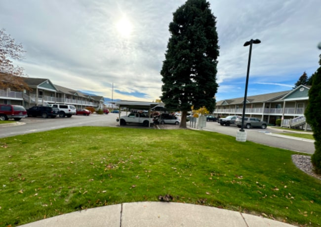 1805 Wyoming St in Missoula, MT - Foto de edificio - Building Photo