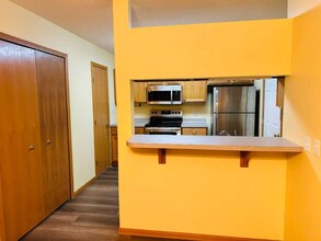 13207 Bush Ln in Eden Prairie, MN - Building Photo - Building Photo