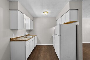 Brookewood South Apartments in Lansing, MI - Building Photo