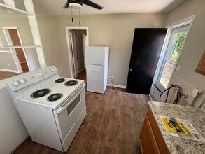 1073 Haywood Rd in Macon, GA - Building Photo - Building Photo