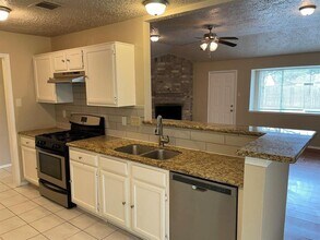 1005 Canyon Springs Dr in La Porte, TX - Building Photo - Building Photo