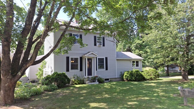 574 Main St in Damariscotta, ME - Building Photo - Building Photo