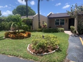 123 Lake Gloria Dr in West Palm Beach, FL - Building Photo