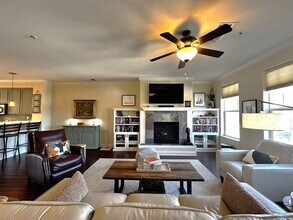 234 Windsor River Rd in Windsor, CA - Building Photo - Building Photo