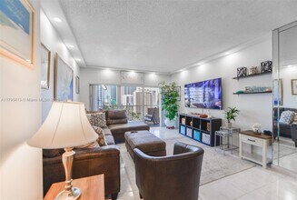 1985 S Ocean Dr, Unit 11M in Hallandale Beach, FL - Building Photo - Building Photo