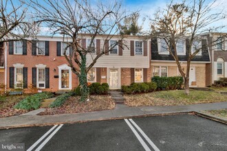 11 Honey Brook Ln in Gaithersburg, MD - Building Photo - Building Photo