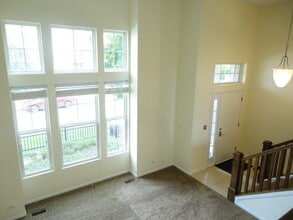490 Grosvenor Ln in Aurora, IL - Building Photo - Building Photo