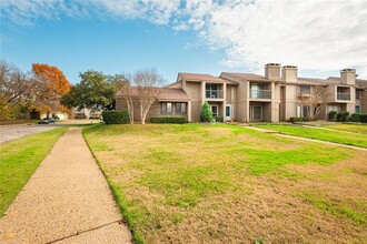 12016 Leisure Dr in Dallas, TX - Building Photo - Building Photo