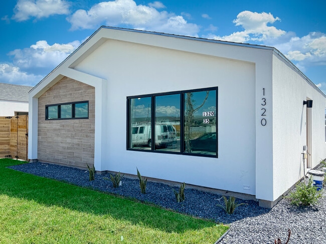 2709 Woodpecker Rd, Unit 105
