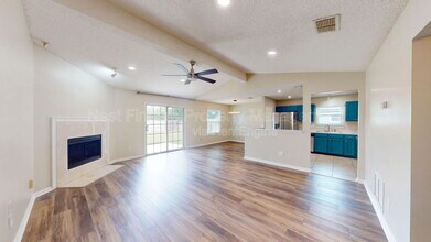 4578 Blue Stream Ln N in Jacksonville, FL - Building Photo - Building Photo