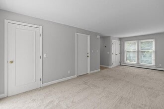 46 Fairway Ave, Unit 2 in Tiverton, RI - Building Photo - Building Photo