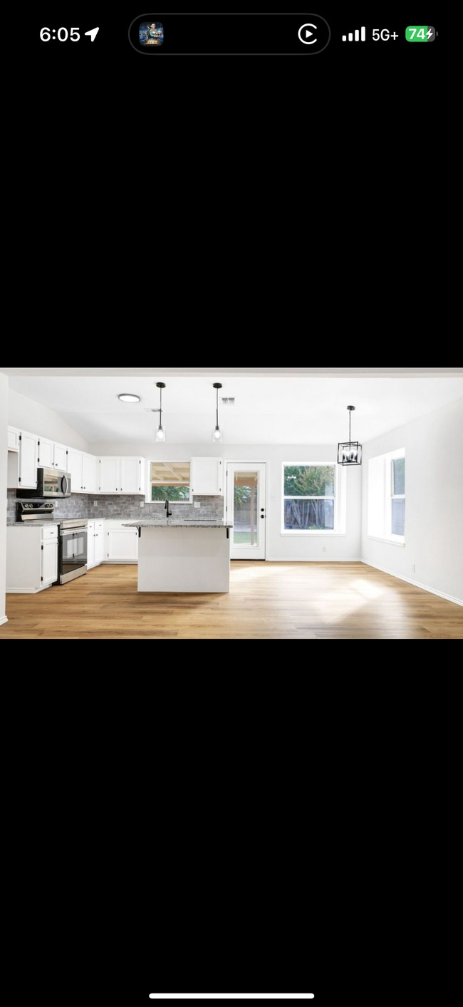 7142 Lynn Lake Dr in San Antonio, TX - Building Photo - Building Photo