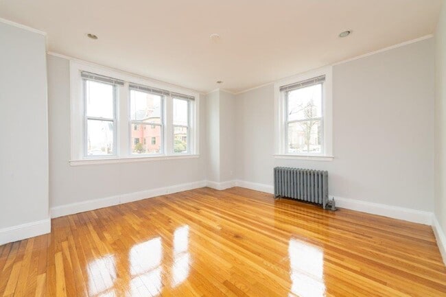 136 Highland Ave in Somerville, MA - Foto de edificio - Building Photo