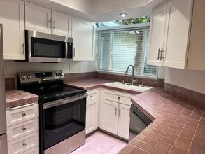 227 Santa Rosa Ct in Laguna Beach, CA - Foto de edificio - Building Photo