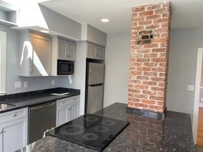 16 Taft St in Uxbridge, MA - Building Photo - Building Photo