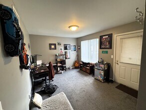 512 W 12 Mile Rd, Unit Apartment 1 in Royal Oak, MI - Building Photo - Building Photo