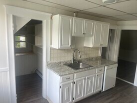 112 West St, Unit 3 in Worcester, MA - Building Photo