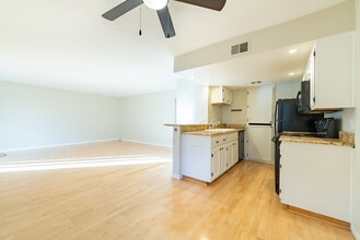 2228 E Campbell Ave, Unit 119 in Phoenix, AZ - Building Photo - Building Photo