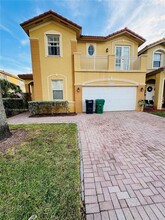 11020 NW 87th Ln in Doral, FL - Building Photo - Building Photo