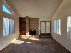 6901 Courtside Cir in Bakersfield, CA - Building Photo - Building Photo