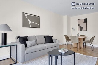 30 Park Ave in New York, NY - Building Photo - Building Photo