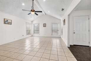 4467 Yupon Ridge Dr in Houston, TX - Building Photo
