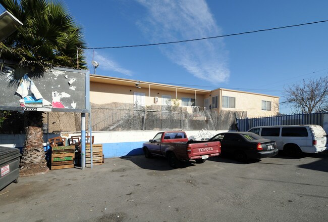 10410 Avalon Blvd in Los Angeles, CA - Building Photo - Building Photo