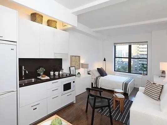 property at 212 W 91st St