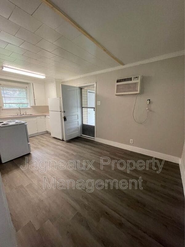 1205 Sunset Dr in Lake Charles, LA - Building Photo - Building Photo