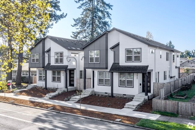 property at 5846 SE Woodstock Blvd