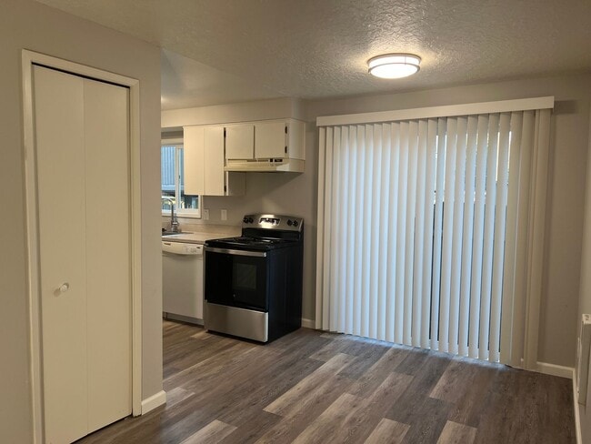 5113 SW 62nd Ave in Portland, OR - Foto de edificio - Building Photo
