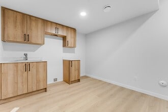 6381 King Wynd SW in Edmonton, AB - Building Photo - Building Photo