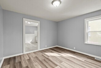 1139 Lincoln St, Unit 2 in North Chicago, IL - Building Photo - Building Photo