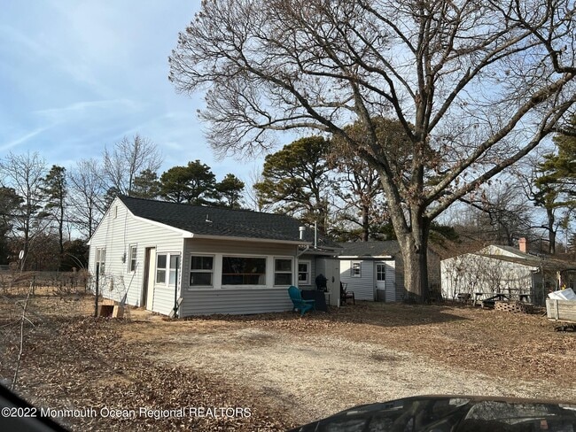 property at 511 Holly Village Ln