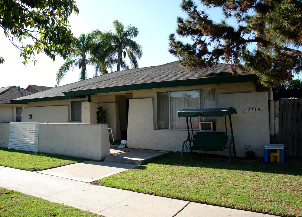 2714 W Orion Ave in Santa Ana, CA - Foto de edificio