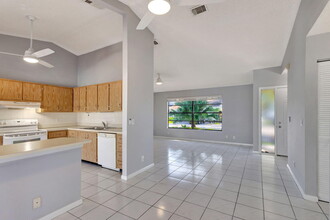 101 Lakewood Dr in Jupiter, FL - Building Photo - Building Photo