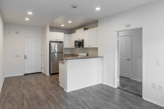 Harbor Grove Apartments in Garden Grove, CA - Building Photo - Interior Photo