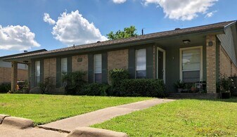 3507 Curtis St in Bryan, TX - Building Photo