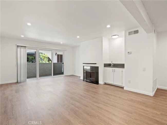 5334 Lindley Ave in Los Angeles, CA - Building Photo - Building Photo