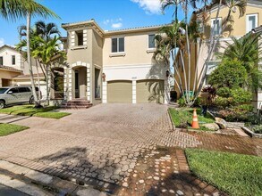 21227 NE 31st Pl in Aventura, FL - Building Photo - Building Photo