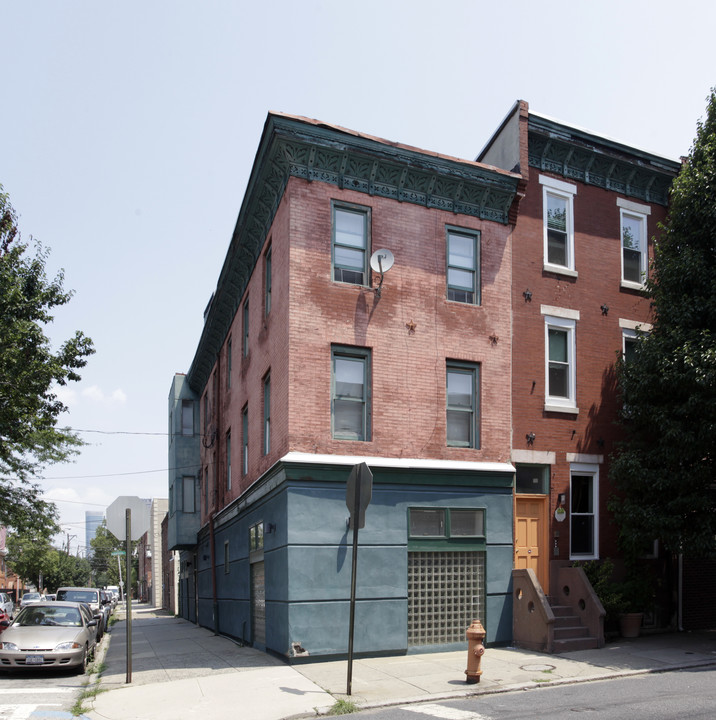 2061 Fitzwater St in Philadelphia, PA - Building Photo