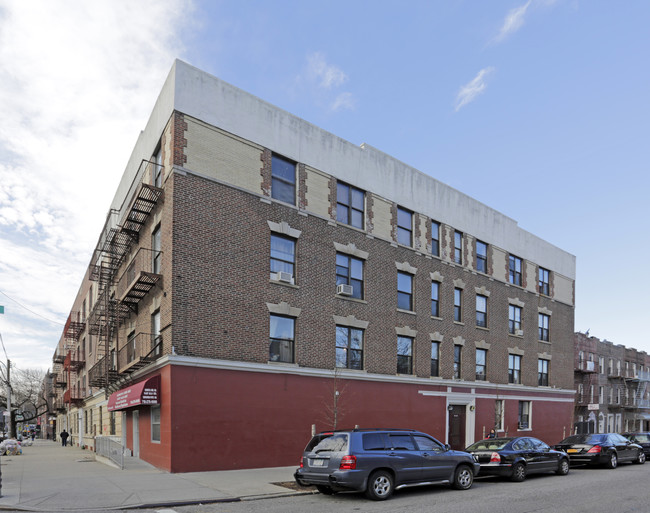 2802 Crescent St in Astoria, NY - Building Photo - Building Photo