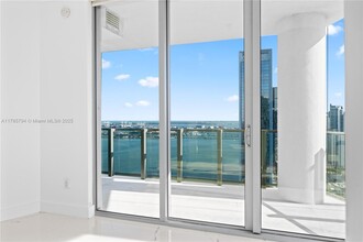 2900 NE 7th Ave, Unit 4009 in Miami, FL - Building Photo - Building Photo