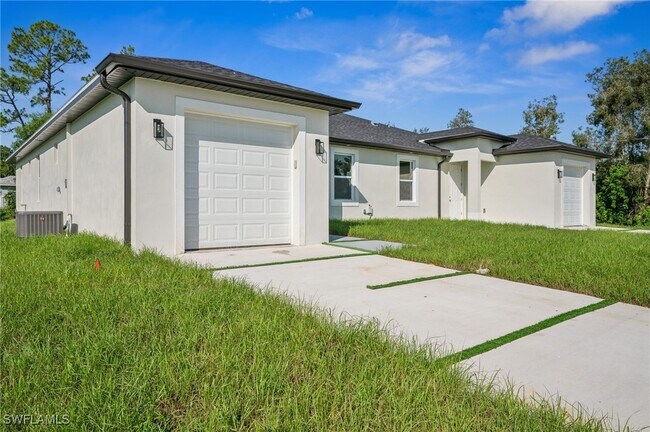 4701-4703 28th St SW in Lehigh Acres, FL - Building Photo - Building Photo
