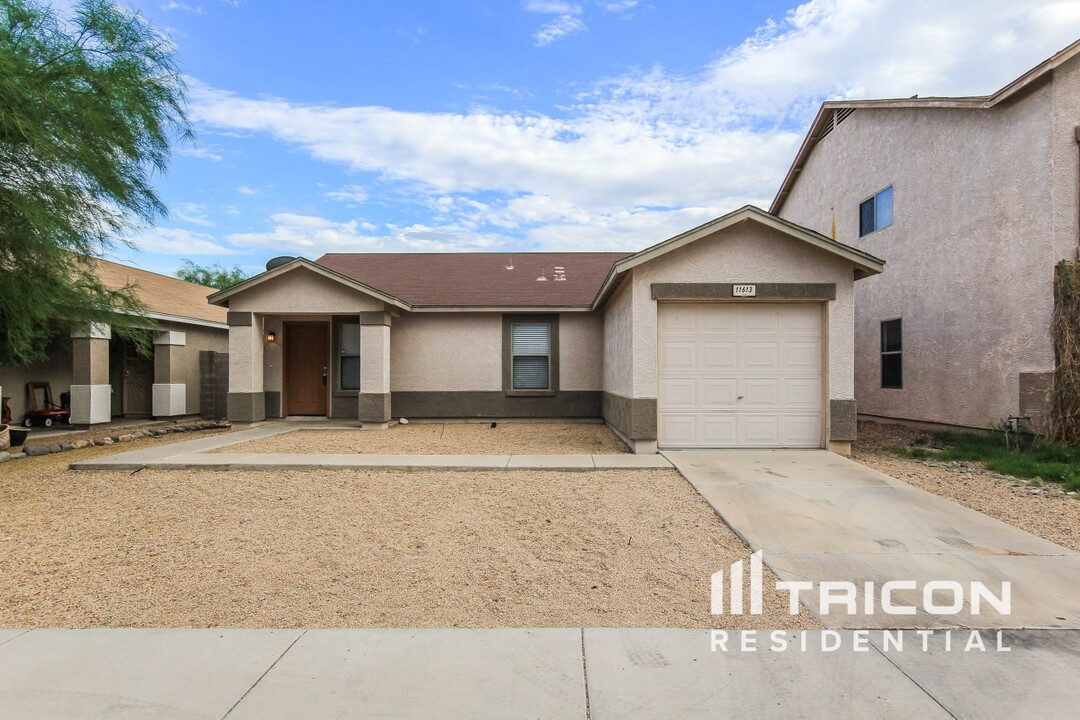 11613 W Columbine Dr in El Mirage, AZ - Building Photo