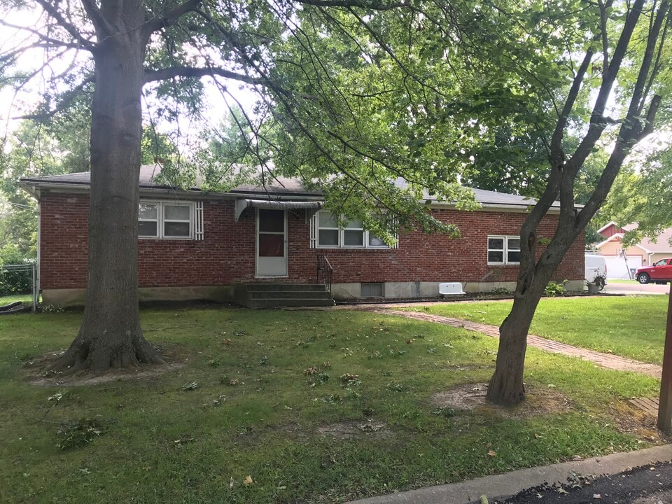 2300 E 15th St in Sedalia, MO - Building Photo
