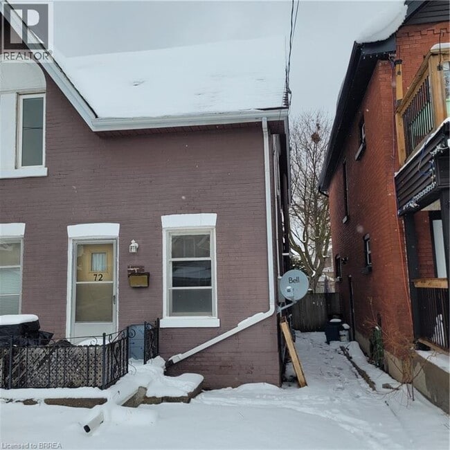 property at 72 Victoria St