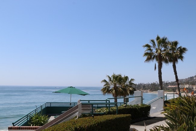 Laguna Surf in Laguna Beach, CA - Building Photo - Building Photo