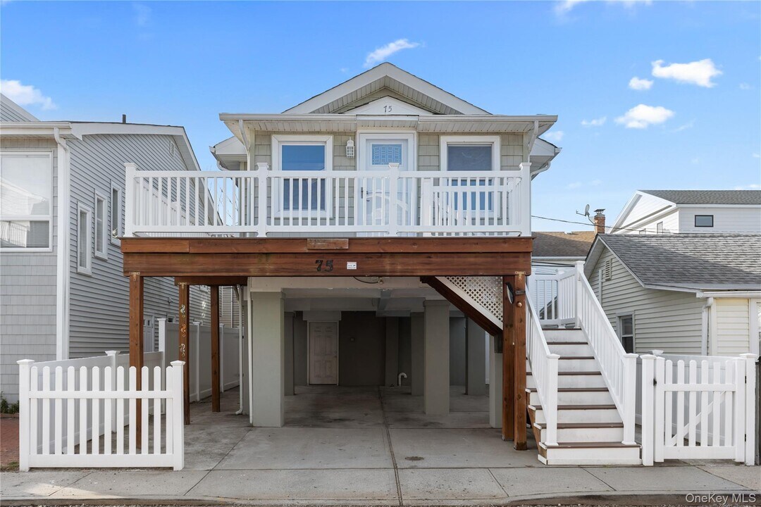 75 Wisconsin St in Long Beach, NY - Building Photo