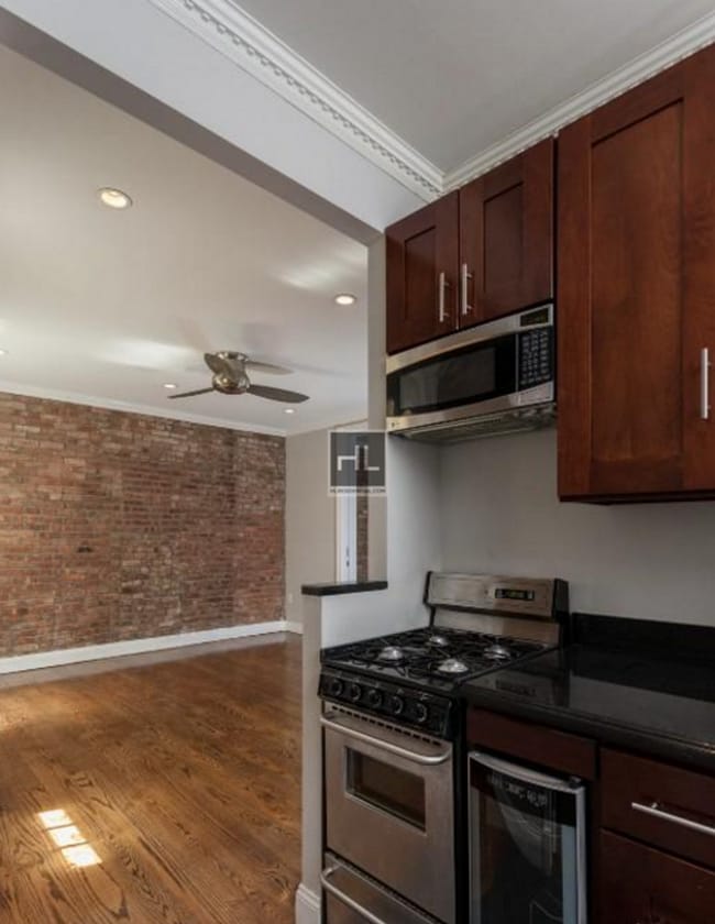 338 E 100th St in New York, NY - Foto de edificio - Building Photo